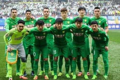 ⚽ 标题：武磊世界波绝杀！上港2-1恒大争冠格局再生变数