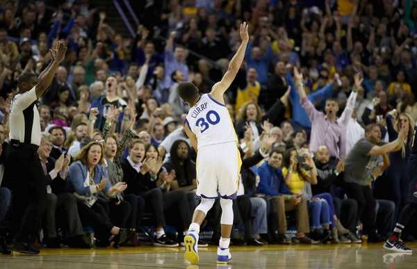 勇士92-86破马刺主场金身，72胜平历史纪录