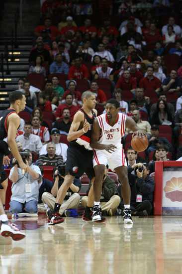 哈登38+10助火箭客场大胜开拓者取两连胜