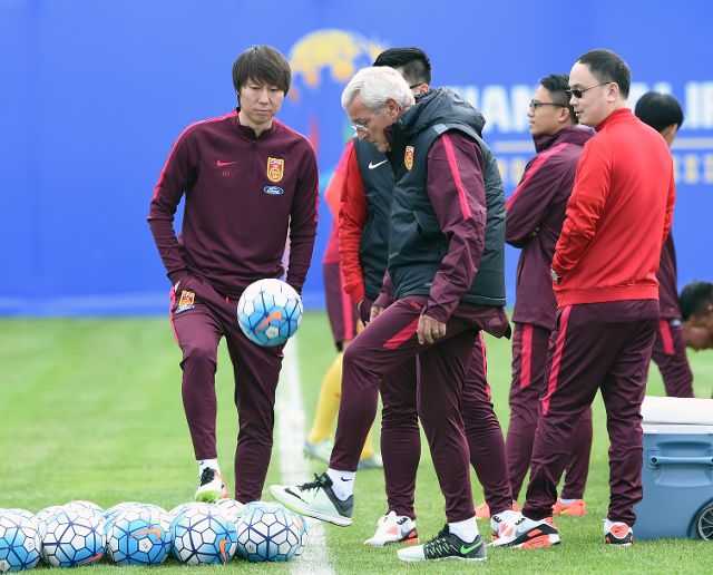 国足0-0卡塔尔：新帅主场首秀未能破门，出线希望彻底破灭