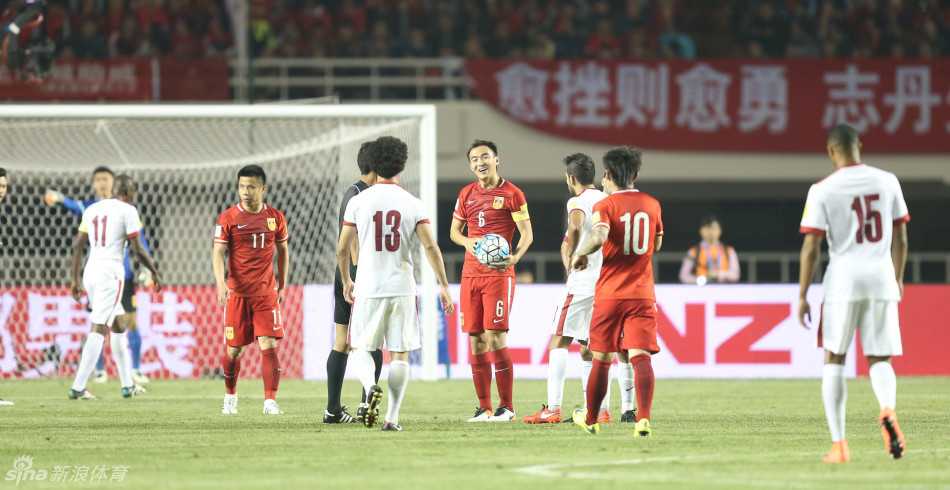 国足0-0卡塔尔：新帅主场首秀未能破门，出线希望彻底破灭