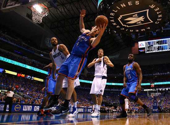 小牛终结雷霆14连胜，西部格局一夜改写