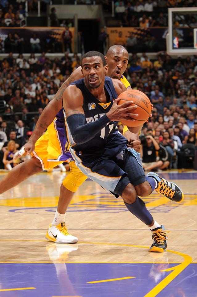 科比60分史诗夜！湖人客场121-119险胜灰熊