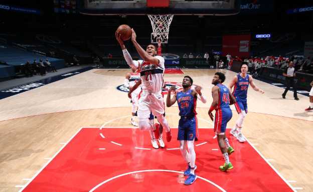 骑士118-111力克勇士锁定季后赛，哈登关键抛投制胜