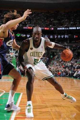 骑士客场117-113险胜魔术，米切尔狂砍43分完成赛季三杀