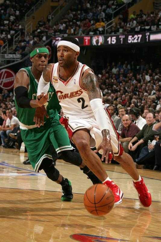 骑士拒绝爆冷！米切尔43分主宰末节擒魔术