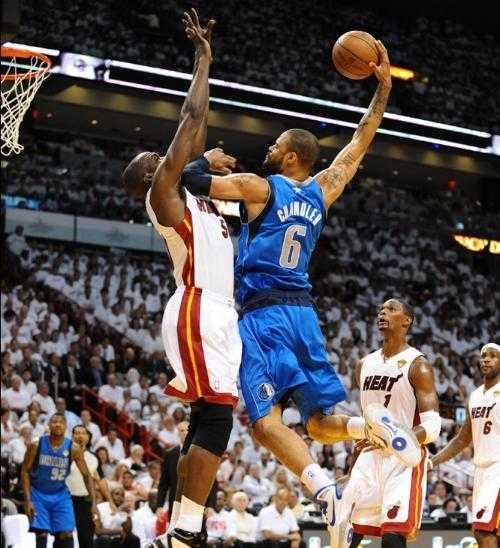 黄蜂主场30分狂胜热火 三球30+13引领进攻狂潮